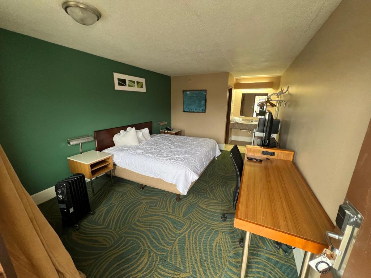 Hilltop Inn Pittsburgh Crafton Exterior foto