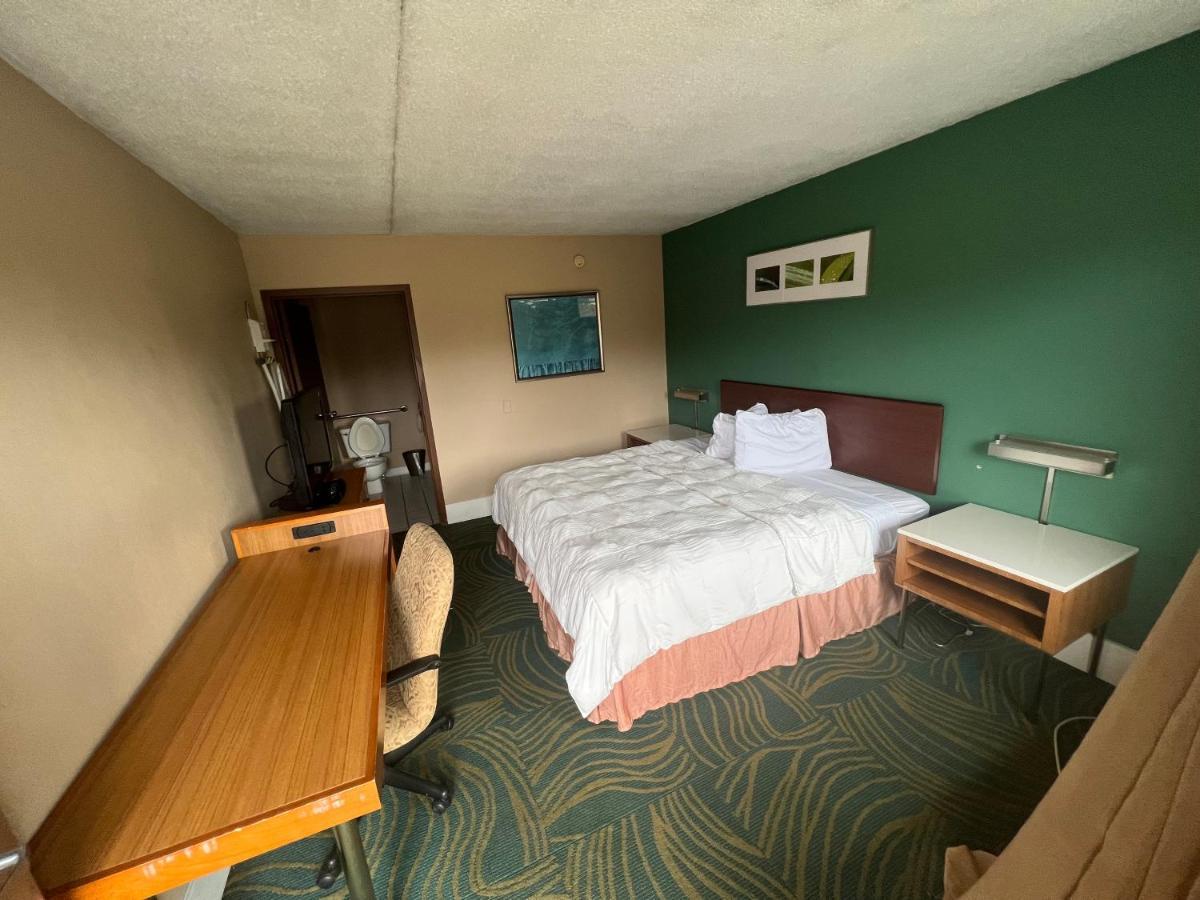 Hilltop Inn Pittsburgh Crafton Exterior foto